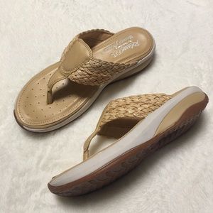Skechers Relaxed Fit sandals women’s size 7